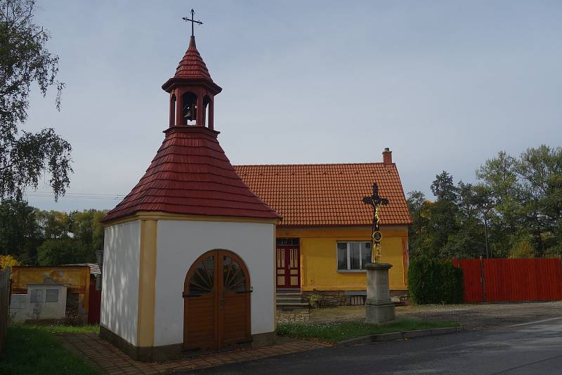 Příštpo leží stranou frekventovaných tras ve výspě Třebíčska i Kraje Vysočina. Je zde 160 domů a 276 stálých obyvatel. Celkem 40 domů mají chalupáři, láká je klid i krásné údolí říčky Rokytné.