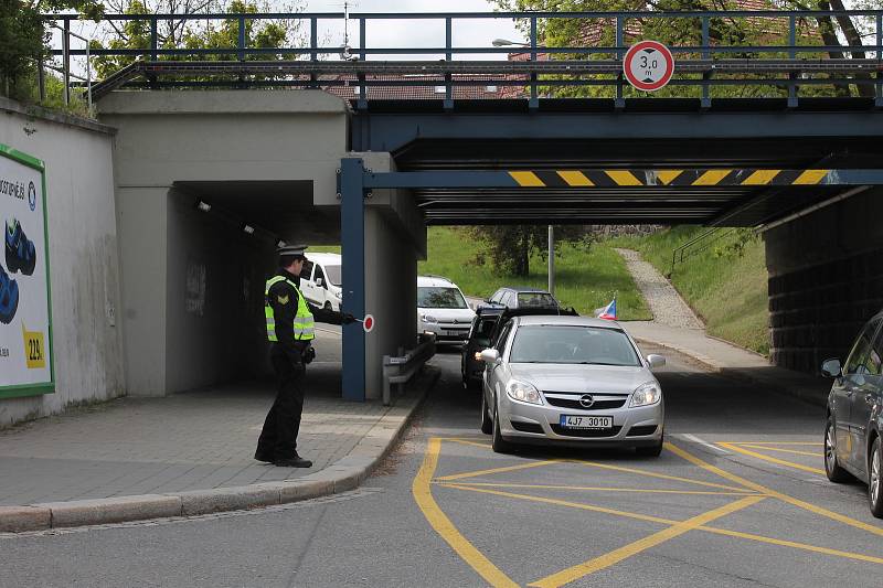 Uzavírka v Třebíči a její dopady. U viaduktu.