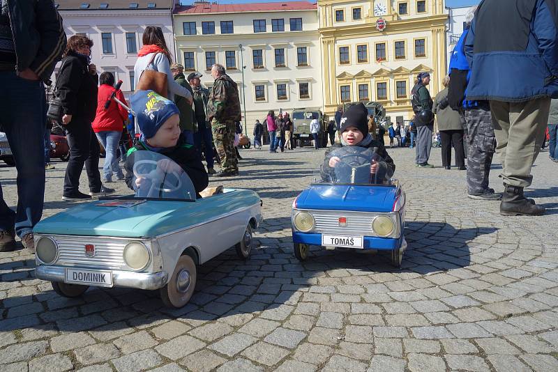 Sraz veteránů na Karlově náměstí v Třebíči.