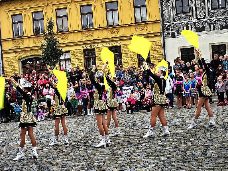 Přehlídka mažoretek v Třebíči nadchla velké i malé diváky