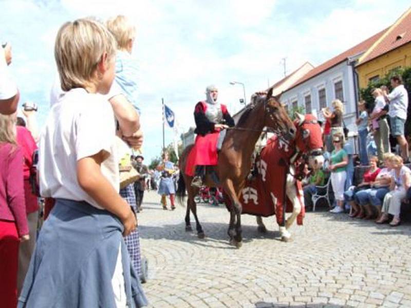 HISTORICKÝ PRŮVOD. Třebíč o víkendu počtvrté slavila zápis památek do seznamu UNESCO.