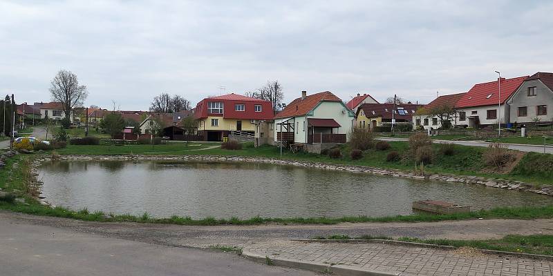 Poznáte obec na fotografii? Poradíme, že se nachází na severozápadním cípu Třebíčska.