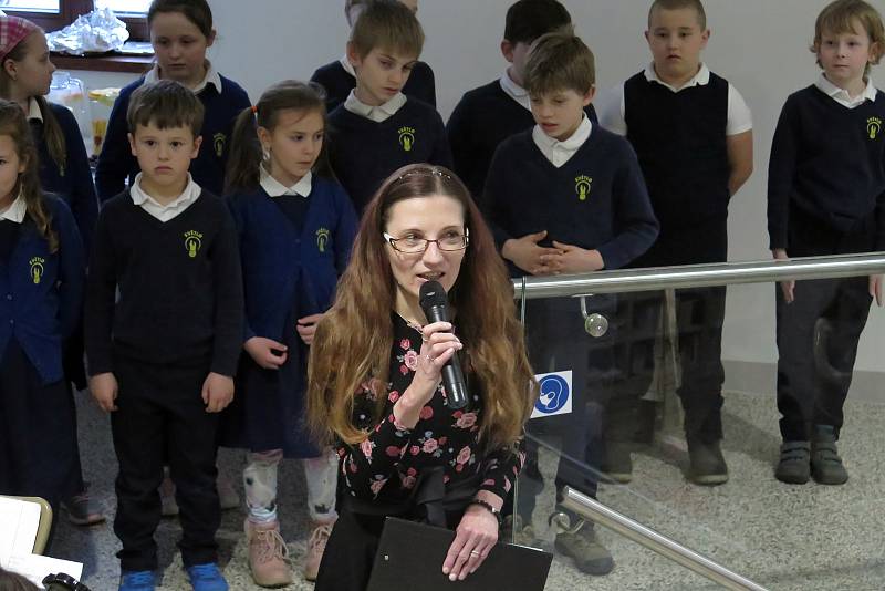 Výstavu zahájila koordinátorka Centra podpory rodin Ruth Helena Marečková.