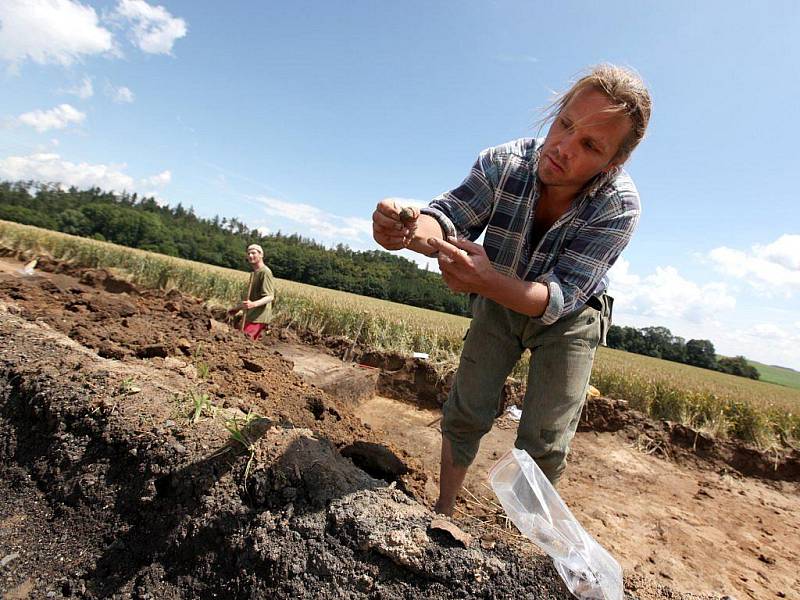 Zajímavé předměty z období nejstarších zemědělců našli archeologové u vesnice Štěpánovice. Výzkum probíhá na staveniště nové silnice do Jaroměřic nad Rokytnou. Senzací je spodní část těla Venuše. Na jedné z nohou je naznačen i kotník.