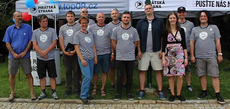 Piráti a TOP 09 podepsali memorandum o vzájemné spolupráci v Třebíči.