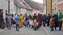 Pokračování masopustního průvodu historickou částí Královského města Jemnice.