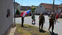 Obyvatelé obce Ohrazenice si připomněli místní rodačky a hrdinky, sestry Kovárníkovy.