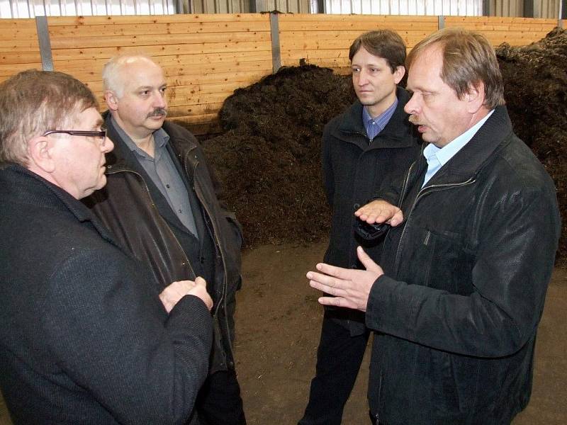 Vyrobení kompostu ve speciálních uzavřených kontejnerech trvá 48 hodin. „Speciální fermentory na gastroodpad jsou schopny zpracovat i odpad z menších masných firem či jatek,”upozornil projektant Miroslav Hůrka.