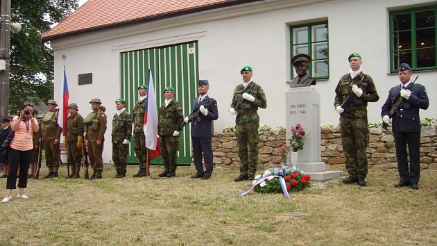 V Dolních Vilémovicích uctili památku plk. Jana Kubiše.