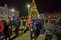 Ilustrační foto. Vánoční strom se už v neděli 21. listopadu rozzářil v Týništi nad Orlicí. Foto: Martin Tobiška