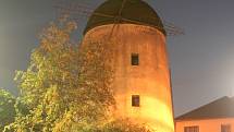 Větrný mlýn doznal v minulých letech značných změn, nyní slouží turistům.