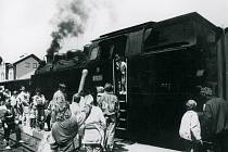 Na třebíčské nádraží přijel vlak tažený parní lokomotivou. Trať Zastávka u Brna - Třebíč - Okříšky slavila 125 let.