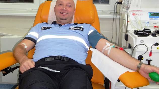 Třebíčští policisté hromadně darovali krev. Foto: Policie ČR