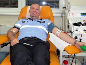 Třebíčští policisté hromadně darovali krev. Foto: Policie ČR