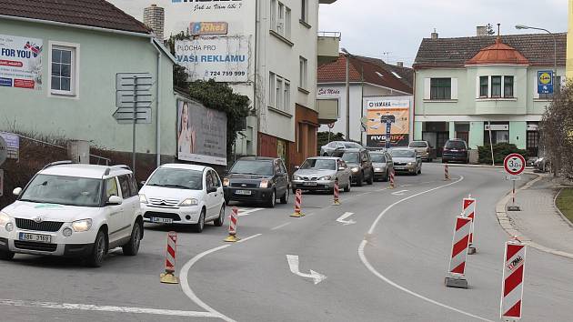 Dopravní situace v Třebíči po zavření Bráfovy třídy.