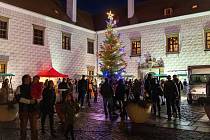 Na první adventní víkend připravili vánoční trhy s kulturním programem ve Valči