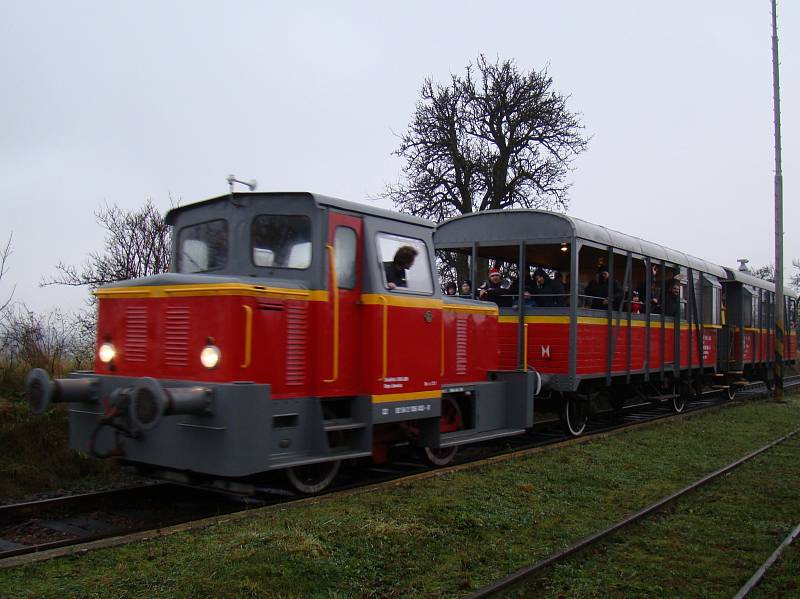 Opuštěnou trať oživí výletním vlakem hrstka nadšenců