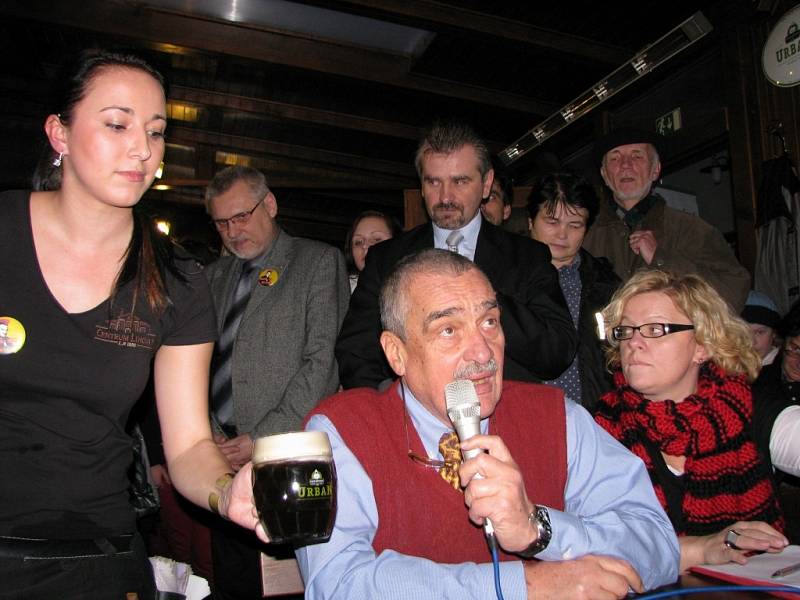 V třebíčském Lihovaru se o víkendu konala akce Na pivo s Karlem.