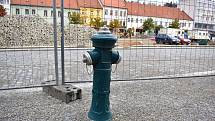 Na horní straně Karlova náměstí můžeme obdivovat i pěkný vodní hydrant.