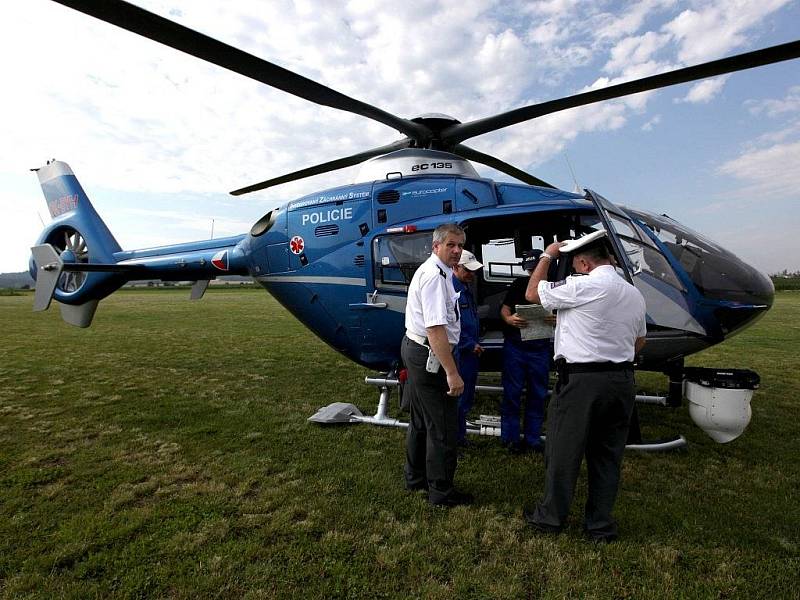 Rozsáhlý zátah uskutečnila v úterý dopravní policie na Třebíčsku. Vydatně jí při tom asistoval – úplně poprvé – i speciálně vybavený policejní vrtulník.