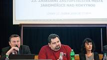 Veřejné zasedání zastupitelů města Jaroměřice nad Rokytnou o vyhlášení referenda kvůli možnému vybudování úložiště jaderného odpadu.