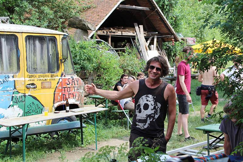 Natáčení filmu Cena za štěstí ve Skalákově mlýně u Meziříčka.