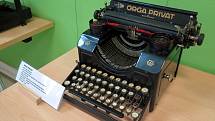 Německý psací stroj Orga Privat z roku 1927.