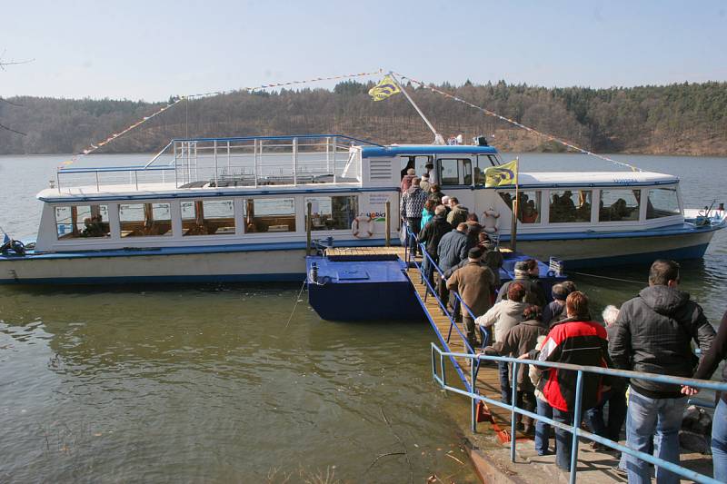 Mimořádná plavba ke dni žen. 