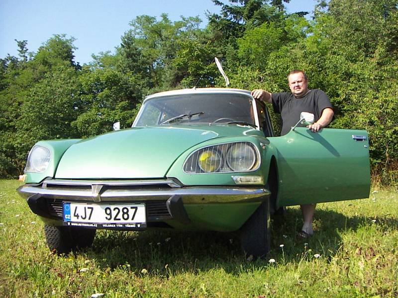 Jiří Bartes a jeho Citroën DS 1971. Auto je známé z francouzských filmů o Fantomasovi.