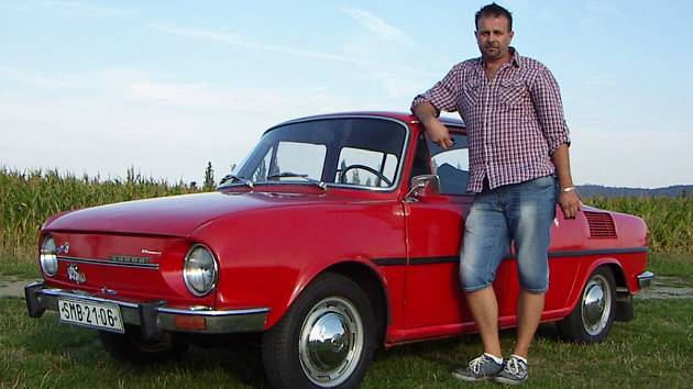 Marcel Vítek a jeho červená Škoda 100.