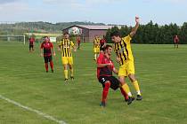 V úvodním kole B skupiny 1. A třídy zvítězili fotbalisté Bedřichova (ve žlutém) v Koutech 1:0. Koutští hráči poprvé skórovali až ve třetím zápase.