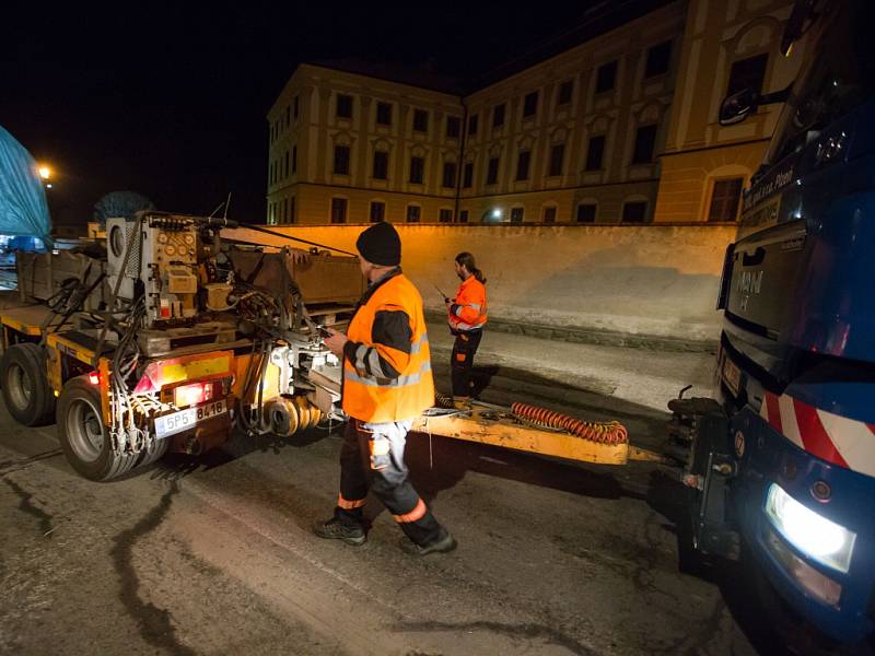 Stator generátoru vážící 174 tun na cestě mezi dukovanskou elektrárnou do Plzní.