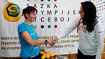 Za dětmi ze školy ve Vícenicích u Náměště nad Oslavou přijeli bronzoví olympijští medailisté vodní slalomář Jiří Prskavec a bývalá trojskokanka Šárka Kašpárková.