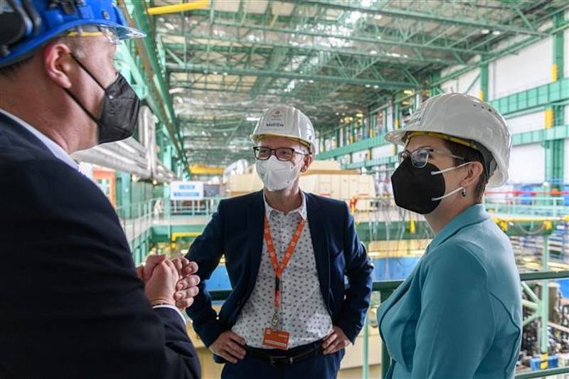Hejtman Vítězslav Schrek a náměstkyně Hana Hajnová navštívili Jadernou elektrárnu Dukovany. Sešli se i s předsedkyní Státního úřadu pro jadernou bezpečnost Danou Drábovou.