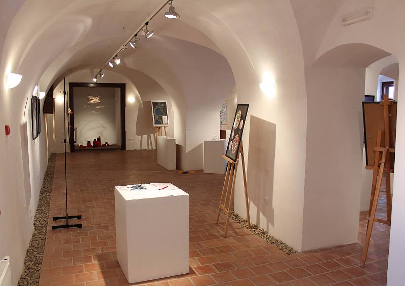 Výstava prací žáků Gymnázia v Třebíči v galerii Předzámčí.