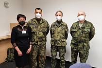 Tři vojáci ze základny v Náměšti nad Oslavou nyní vypomáhají na lůžkových odděleních u pacientů s onemocněním COVID-19.