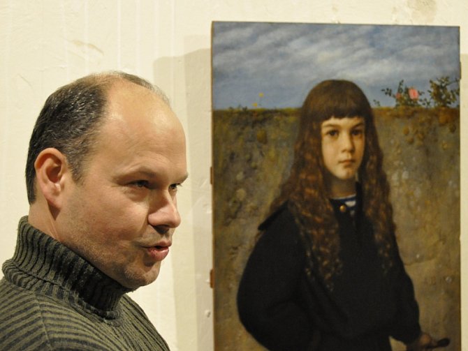 Portrét malého šlechtice z rodu Salm-Reifferscheidt se v polovině prosince stane ozdobou výstavy Aristokracie vkusu v Místodržitelském paláci Moravské galerie v Brně. Na snímku před obrazem je restaurátor Igor Fogaš.