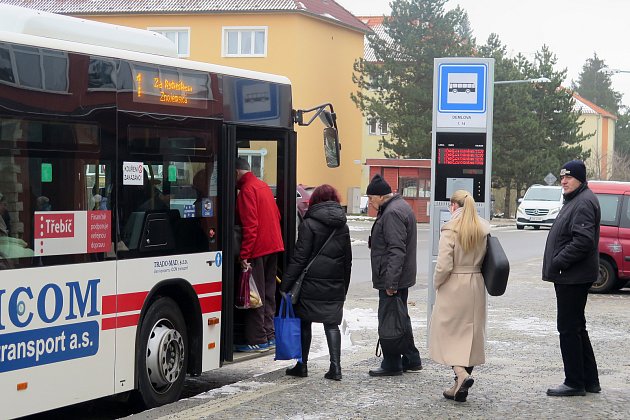 Nové městské autobusy v Třebíči mají zdržení, radnice žádá Bors o větší aktivitu