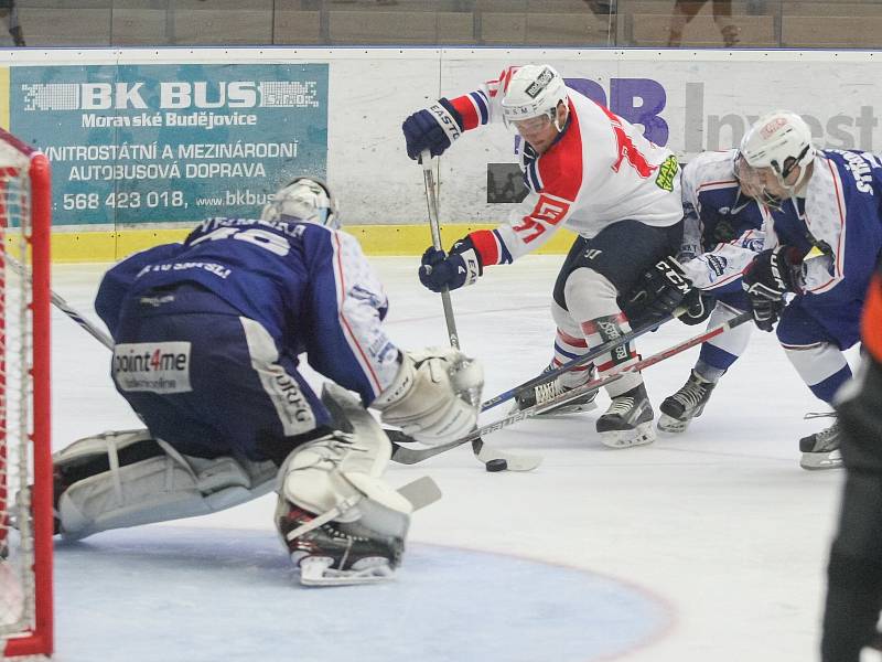 Přípravný zápas mezi spřátelenými kluby SK Horácká Slavia Třebíč a HC Kometa Brno.