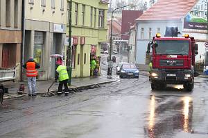 Třebíčská ulice Vítězslava Nezvala dostává nový povrch.