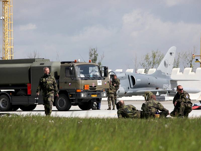 Od pondělka do čtvrtka se burácení vojenských letadel nad hlavami civilistů v rámci letošních největších vojenských manévrů v tuzemsku dostane do závěrečné třetí fáze.