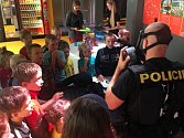 Děti strávily den v elektrárně, prohlédly si techniku dukovanských hasičů i vybavení speciální zásahové jednotky policie.