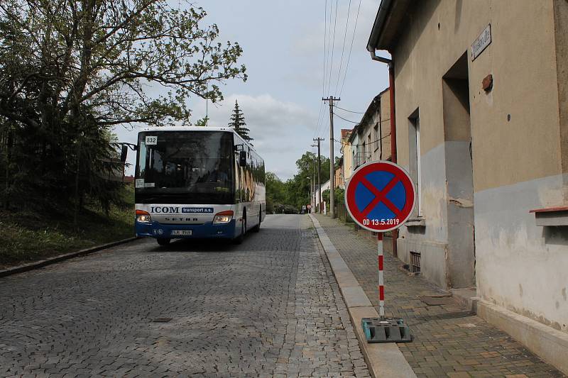 Uzavírka v Třebíči a její dopady. Ulice Janouškova.