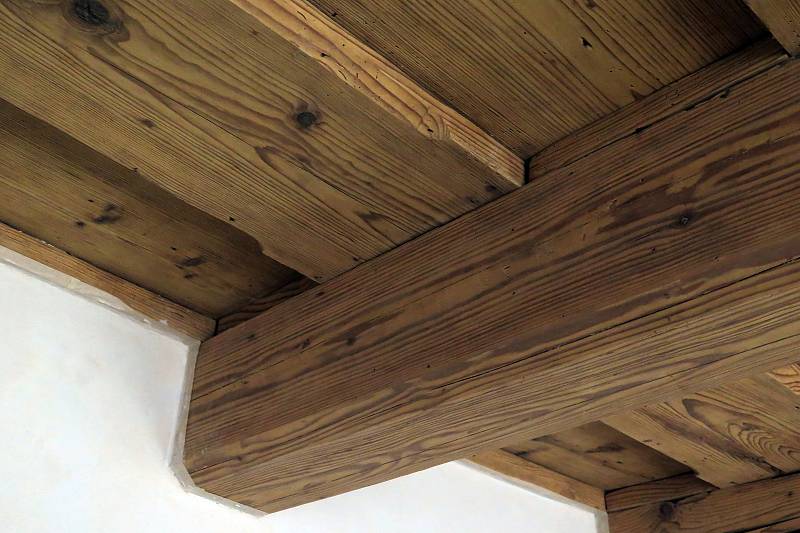 V domě jsou původní dřevěné stropy z poloviny 19. století.