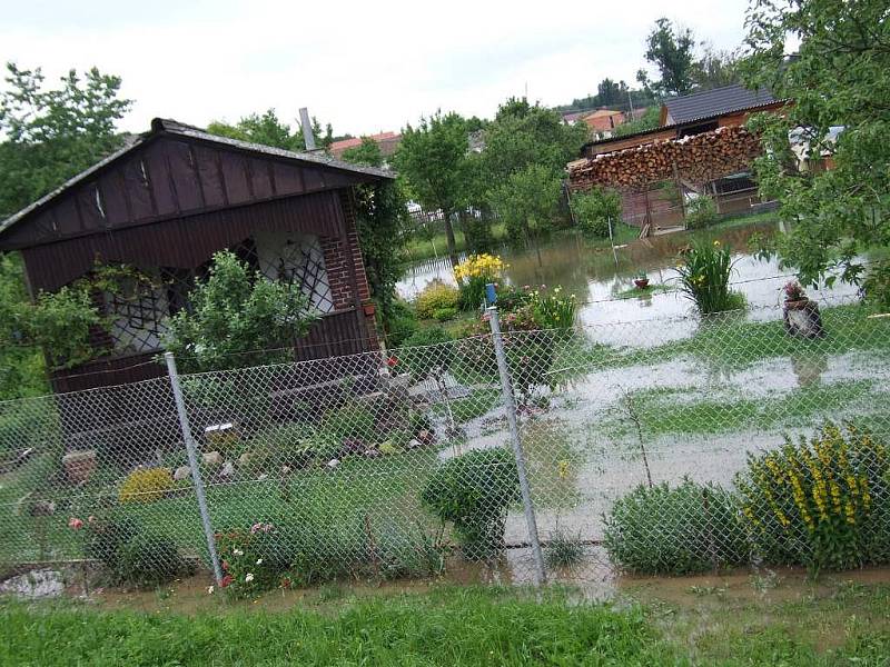 Jaroměřice nad Rokytnou. Velká voda opět potrápila Třebíčsko. Všechny řeky a potoky v pondělí po vydatných deštích zaznamenaly zvýšené průtoky.