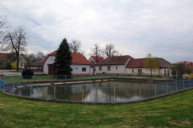 Poznáte obec na fotografii? Poradíme, že se nachází na severozápadním cípu Třebíčska.