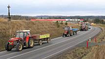 Protest měl sice začít až ve 12.05, tedy, že je pět minut po dvanácté, do Třebíče ale první traktory zamířily už kolem jedenácté dopoledne.