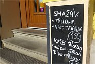 Bistro Rovnováha nabízí smažákové menu s domácí tatarkou.