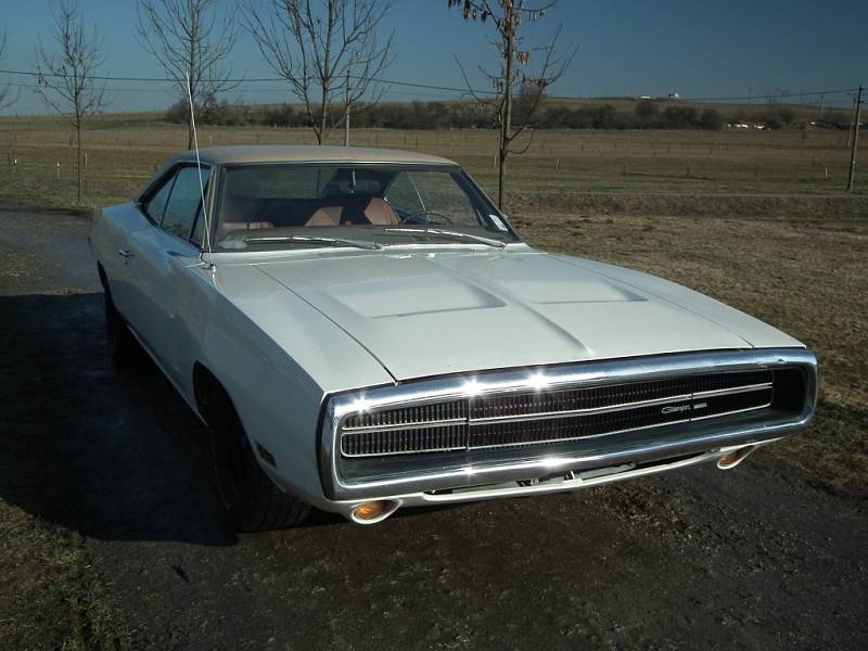 V ulicích Třebíče, pokud budete mít to štěstí, se můžete potkat s Chargerem ročníku 1970. Návrháři firmy Chrysler stvořili opravdu mistrovské dílo.