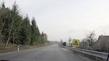 Nově opravený úsek silnice mezi Zašovicemi a Okříškami